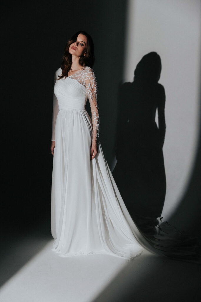 robe de mariée bustier drapé asymétrique