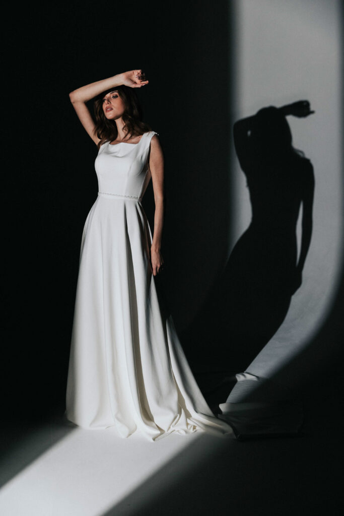 robe de mariée épurée glamour strass