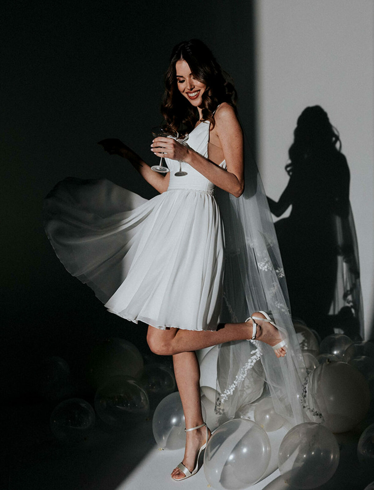 robe de mariée courte épurée glamour strass