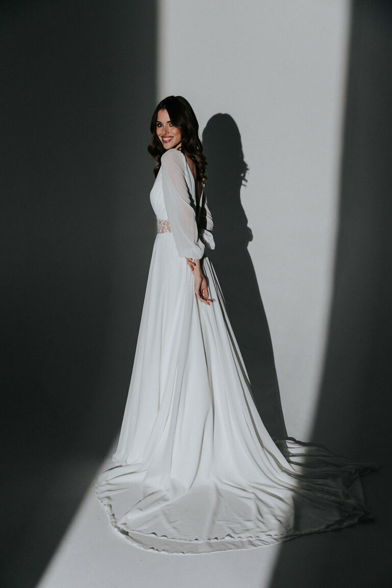 robe de mariée bohème chic fluide brillante