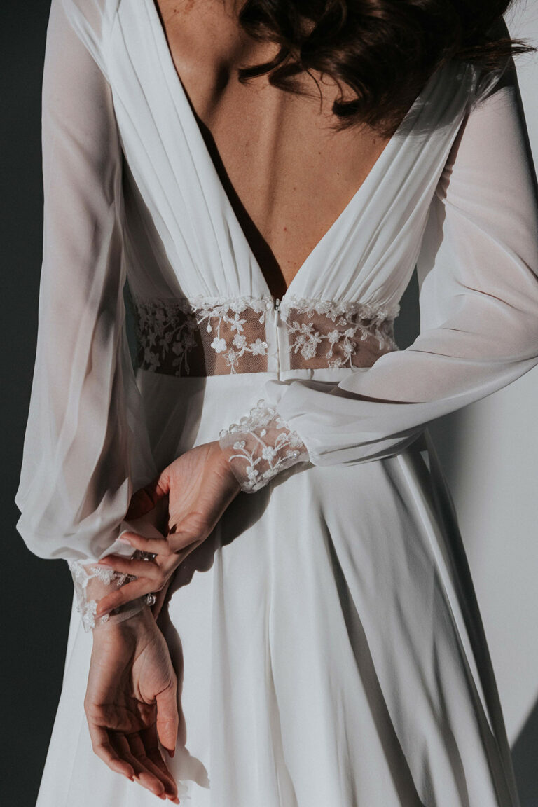 robe de mariée bohème chic fluide brillante