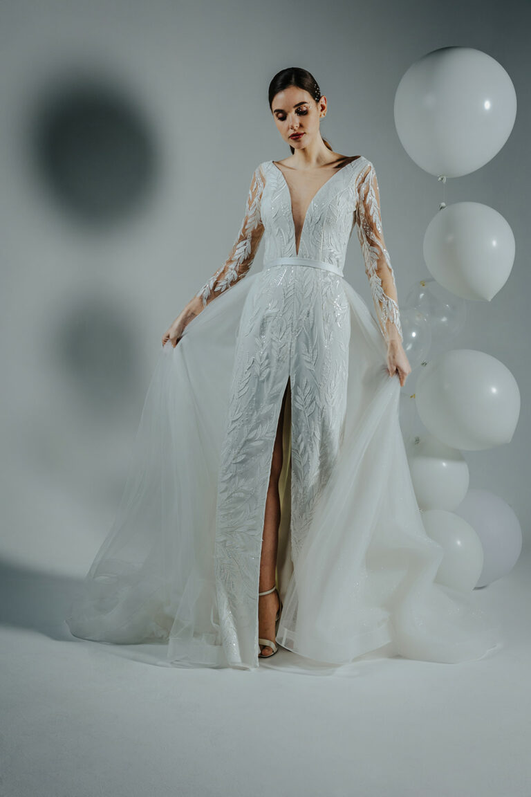 femme dans une robe de mariée princesse brillante